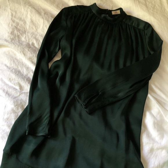 Aritzia Dresses & Skirts - Aritzia little moon green satin dress